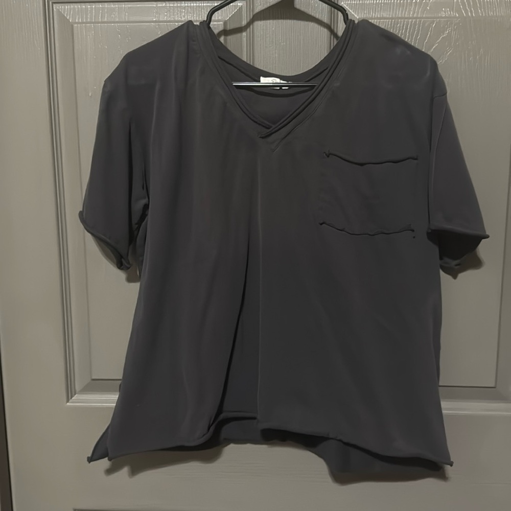 Women’s Oversized V-neck. Dark Gray. Size Small.